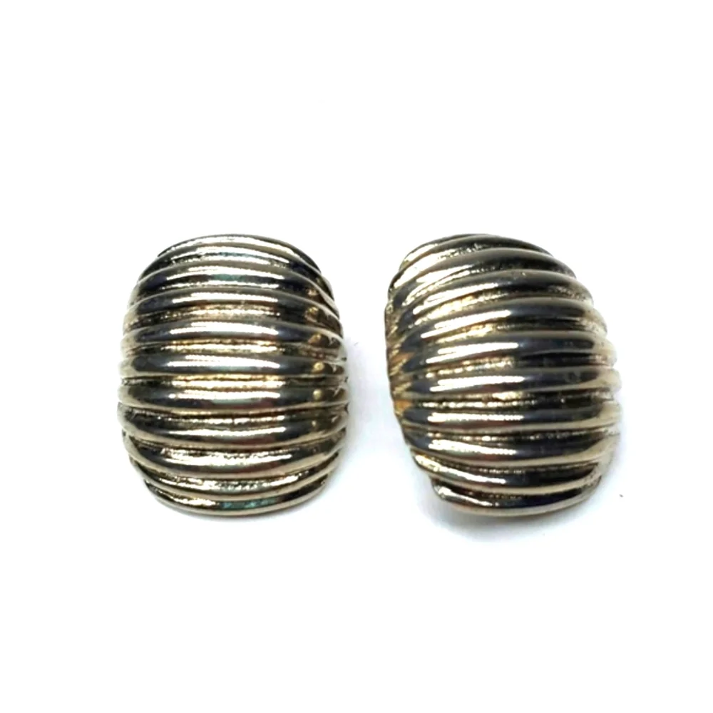 Vintage Silver Toned Oval Ribbed Clip on Earrings